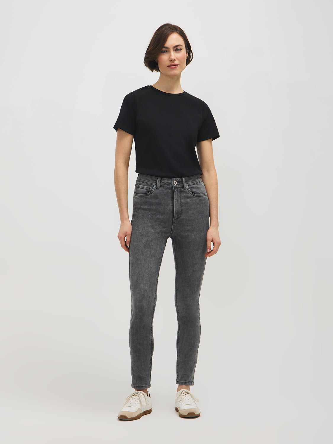 Jean en mélange de coton à jambe ajustée et taille haute