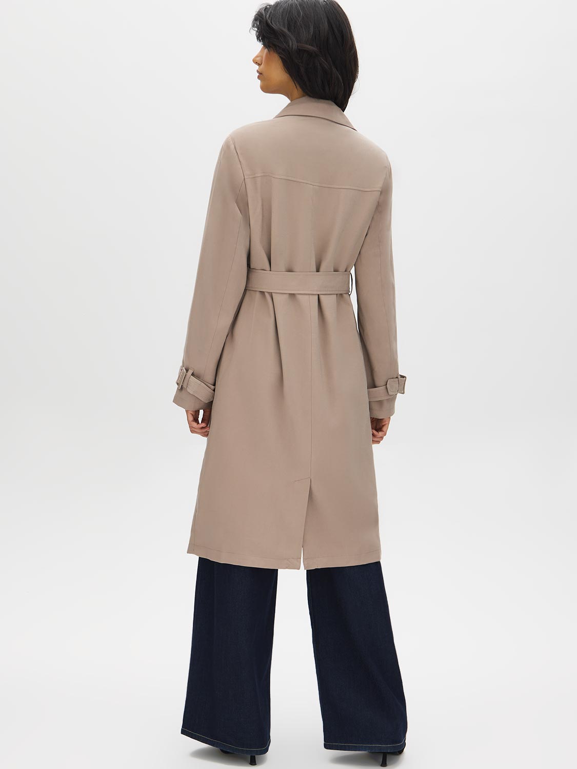 Belted trench coat in khaki grey with double-breasted closure and notch collar by Suzy.