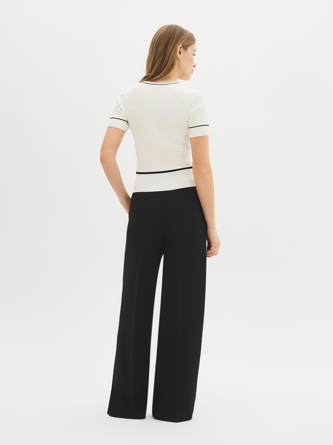 Contrast Piping Short Sleeve Sweater by Suzy.