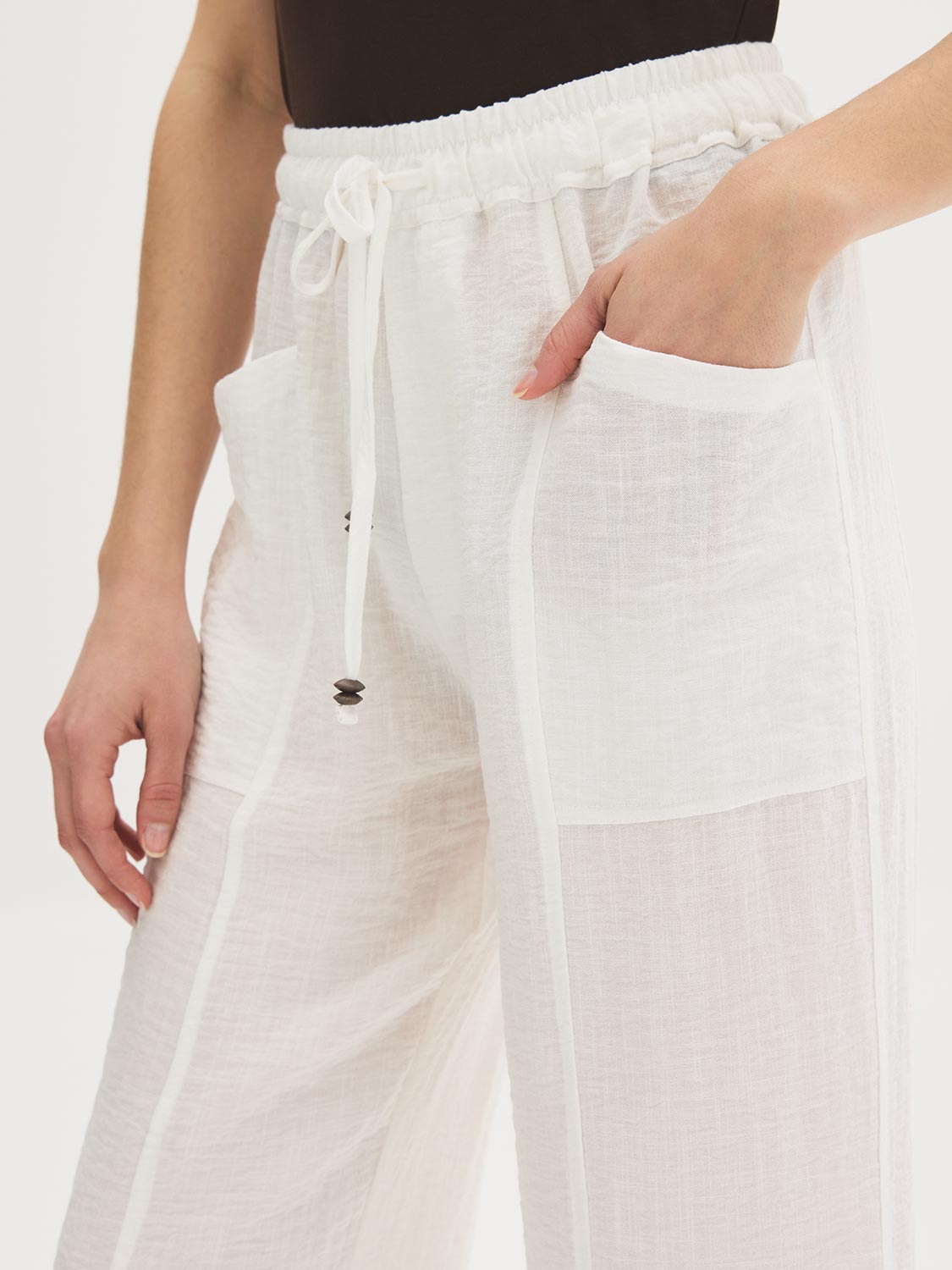 Textured Slub Crop Pant - Woman Wearing Relaxed Fit Cropped Trousers - Suzy Shier
