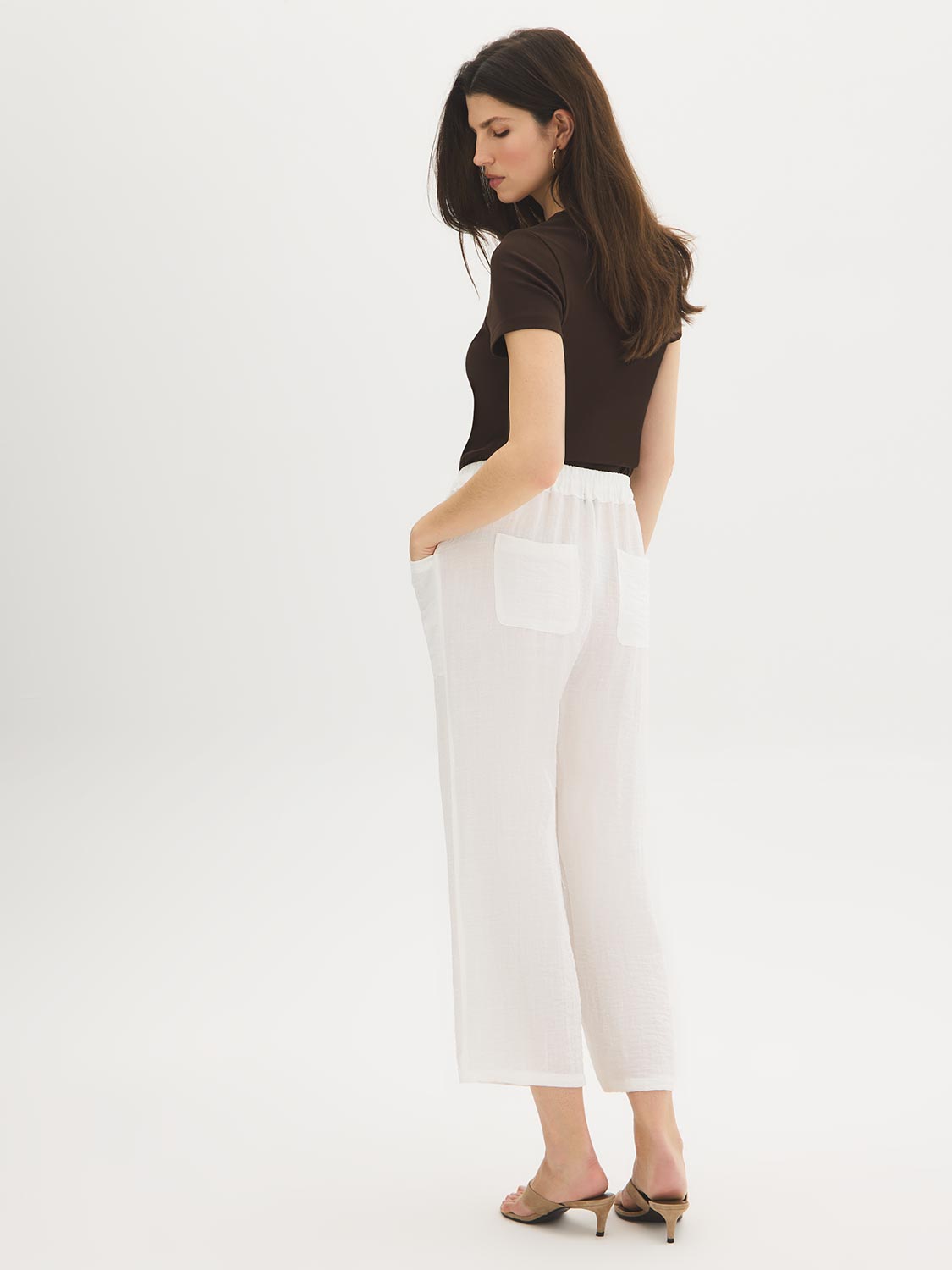 Textured Slub Crop Pant - Woman Wearing Relaxed Fit Cropped Trousers - Suzy Shier