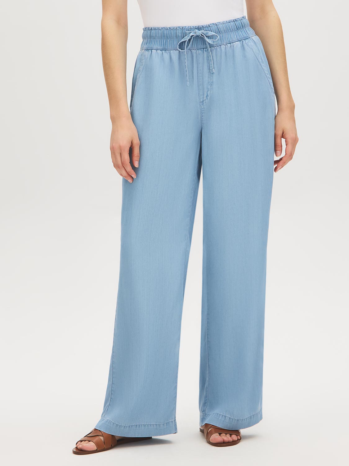 Light Wash Elastic Waist Wide-Leg Denim Pant - Woman Wearing Casual Wide-Leg Pants - Suzy Shier