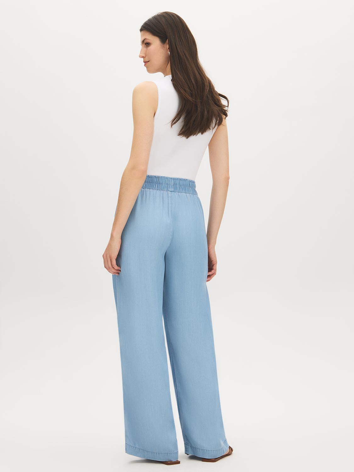 Light Wash Elastic Waist Wide-Leg Denim Pant - Woman Wearing Casual Wide-Leg Pants - Suzy Shier
