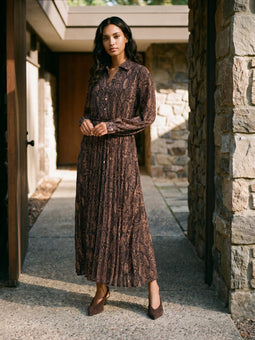  <span style='background-color: rgba(245, 245, 245, 0.6); color: #000000; font-family: Arial; font-size: 24px'>Casual Dresses</span>