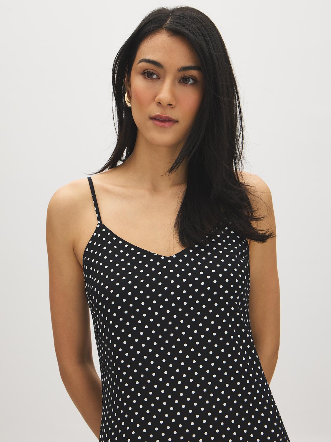 Black/White Dots Print Flowy Slip Dress - Woman Wearing V-Neck Midi Dress - Suzy Shier
