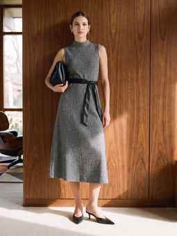  <span style='background-color: rgba(245, 245, 245, 0.6); color: #000000; font-family: Arial; font-size: 24px'>Dresses</span>