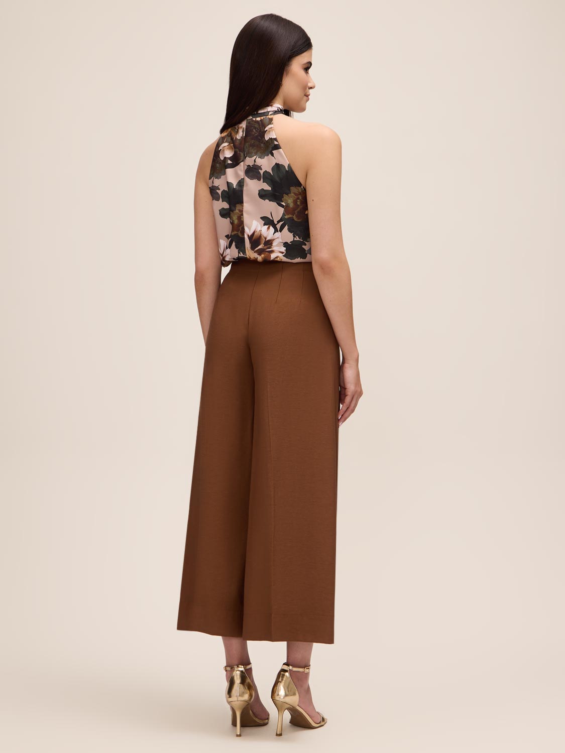 Cinnamon pleated culotte pants in fine by Le Chateau.