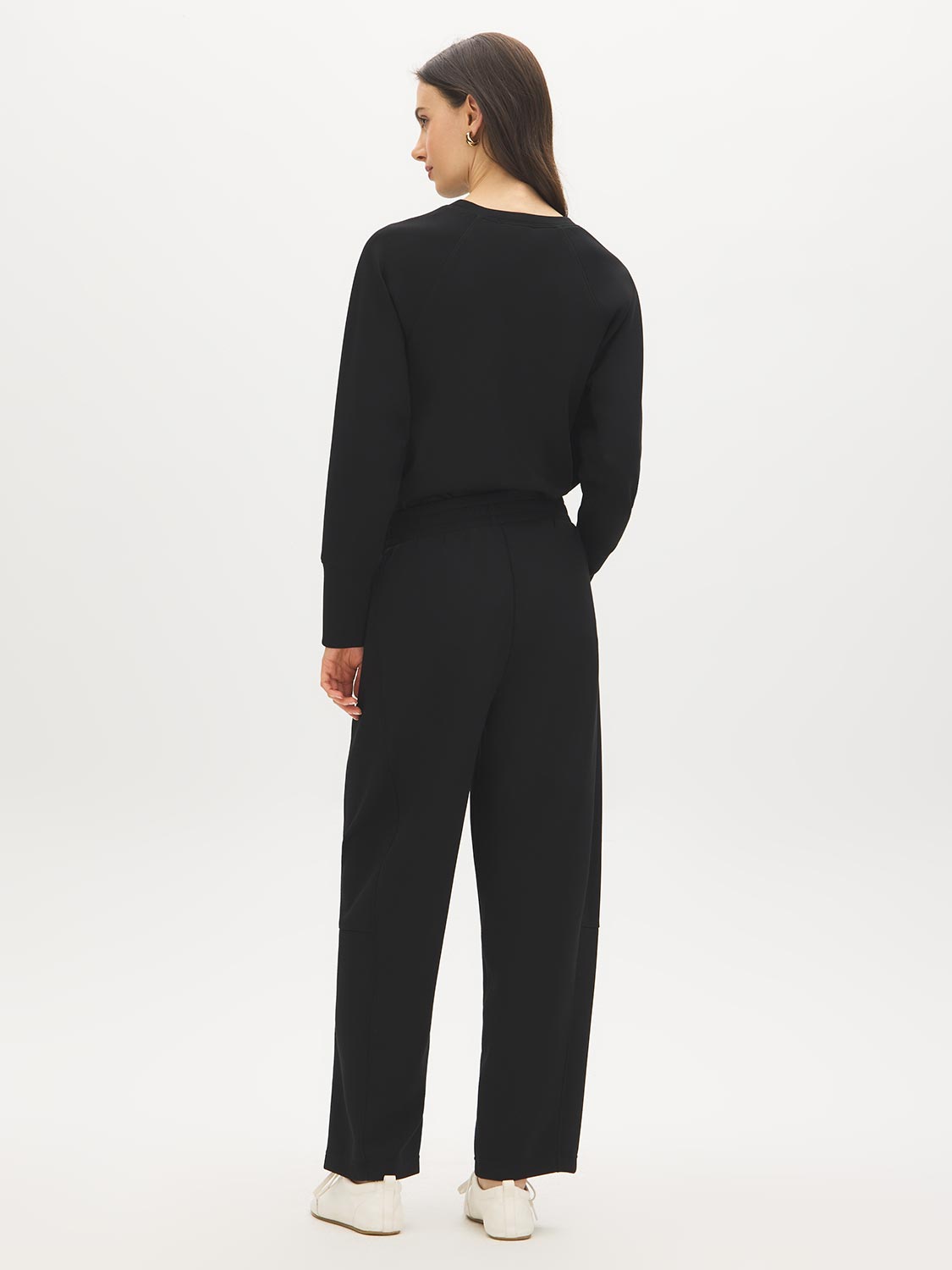 Black Barrel Leg Cloud Fleece Pants - Back View - Suzy Shier