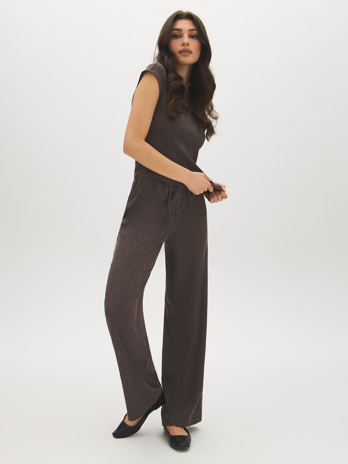 Charcoal Textured Knit Wide-Leg Pull-On Pant - Side Profile View - Suzy Shier