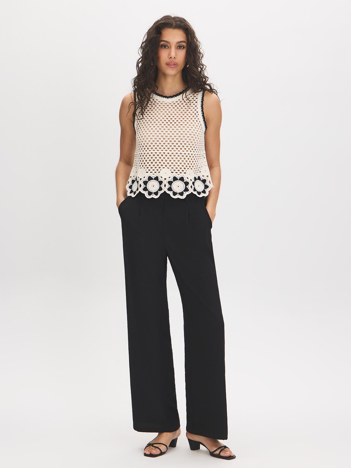 Natural Crochet Flower Border Tank - Close-up of Crochet Detailing - Suzy Shier