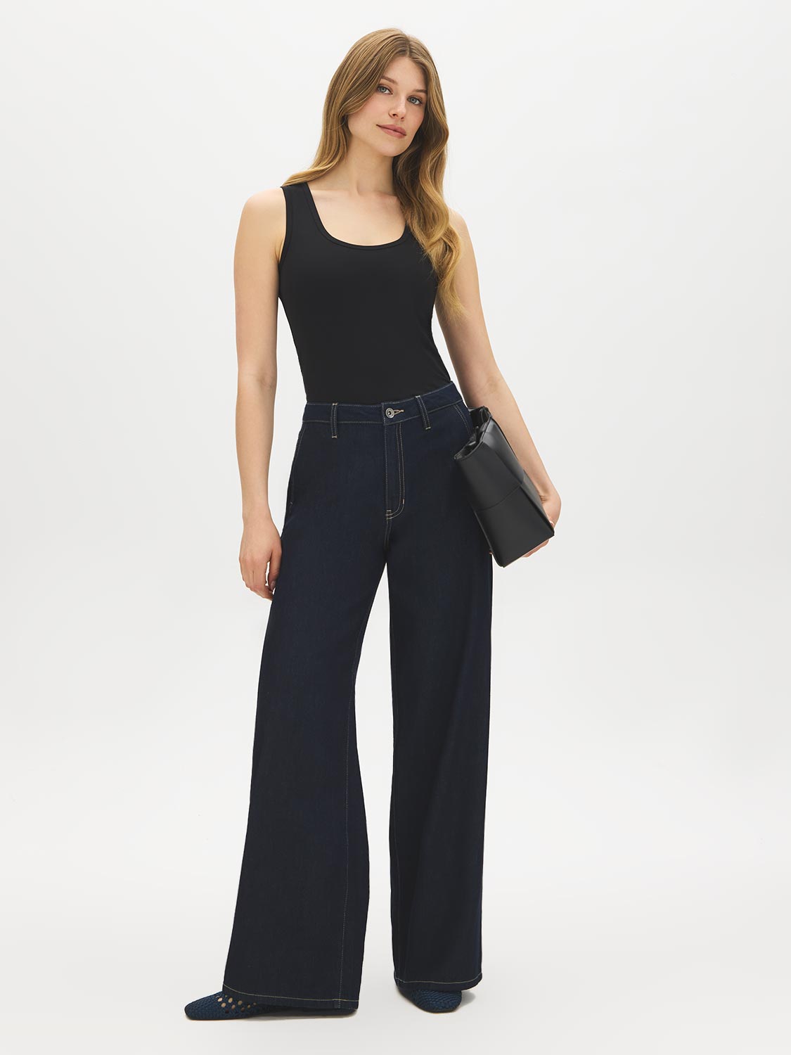 Black Sleeveless Organic Cotton Scoop Neck Tank - Woman Wearing Fitted Tank Top - Suzy Shier