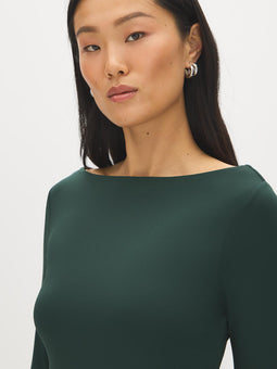  <span style='background-color: rgba(245, 245, 245, 0.6); color: #000000; font-family: Arial; font-size: 24px'>Suzy Silhouette</span>