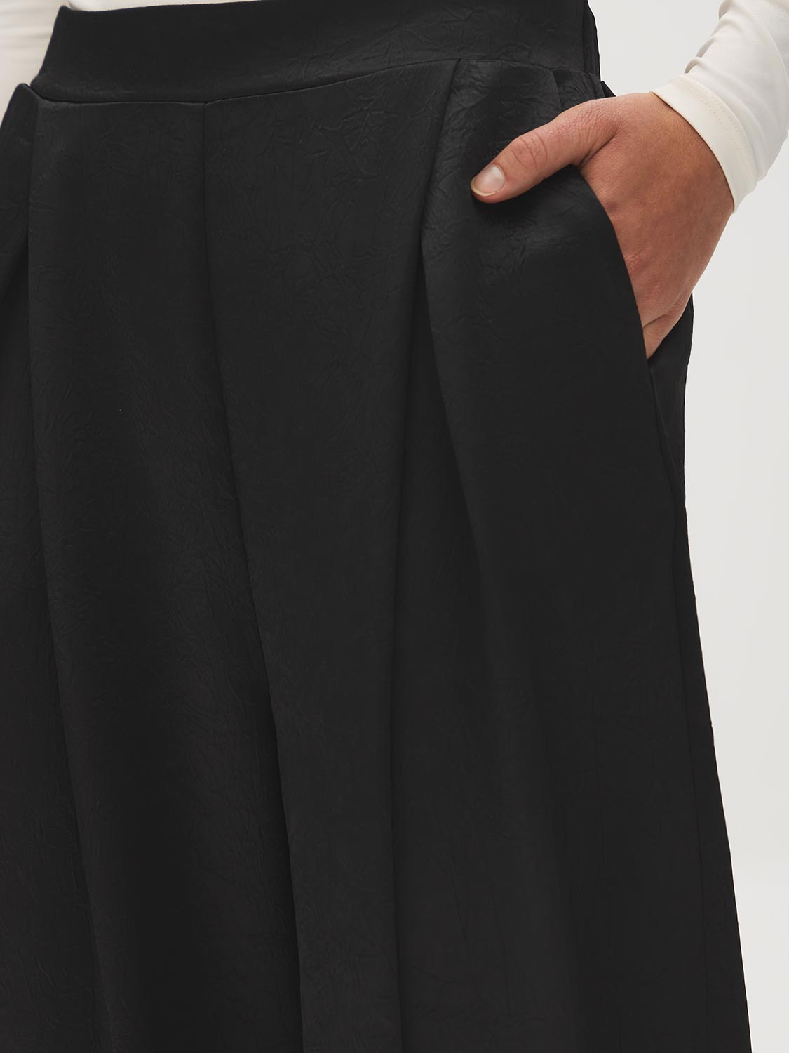 Black Crinkled Satin Balloon Pants - Fabric Detail - Suzy Shier