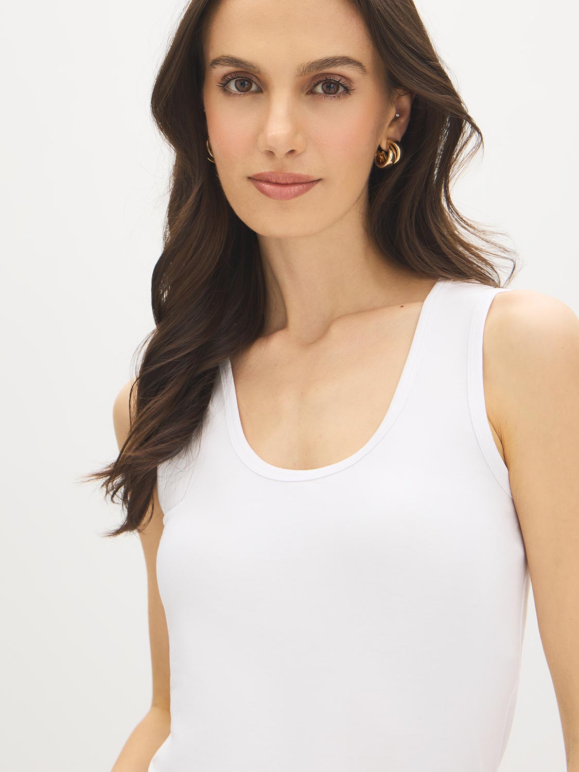 Black Sleeveless Organic Cotton Scoop Neck Tank - Close-up View - Suzy Shier
